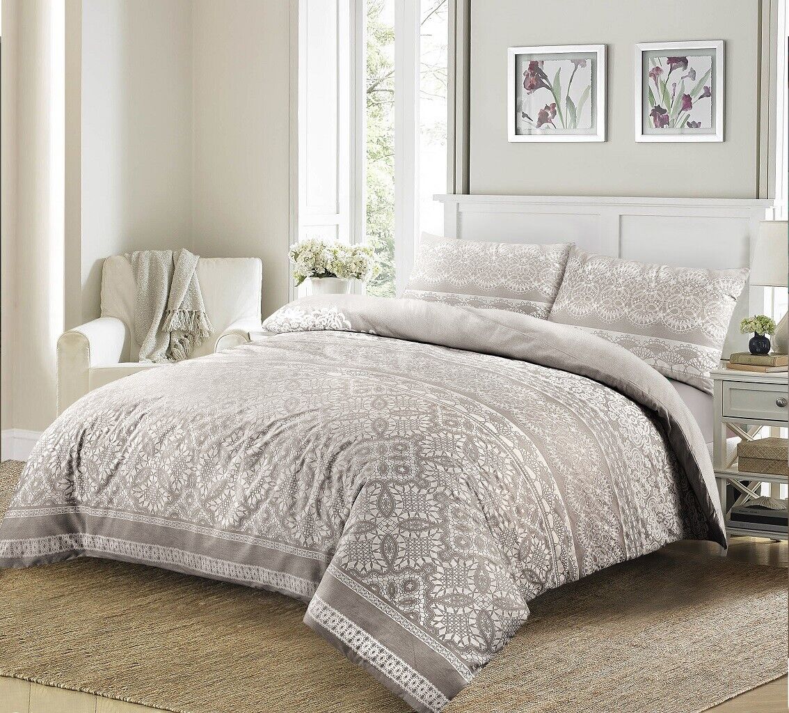 Printed Reversible Aaliyah Floral Duvet Cover Bedding Set With Pillow Case