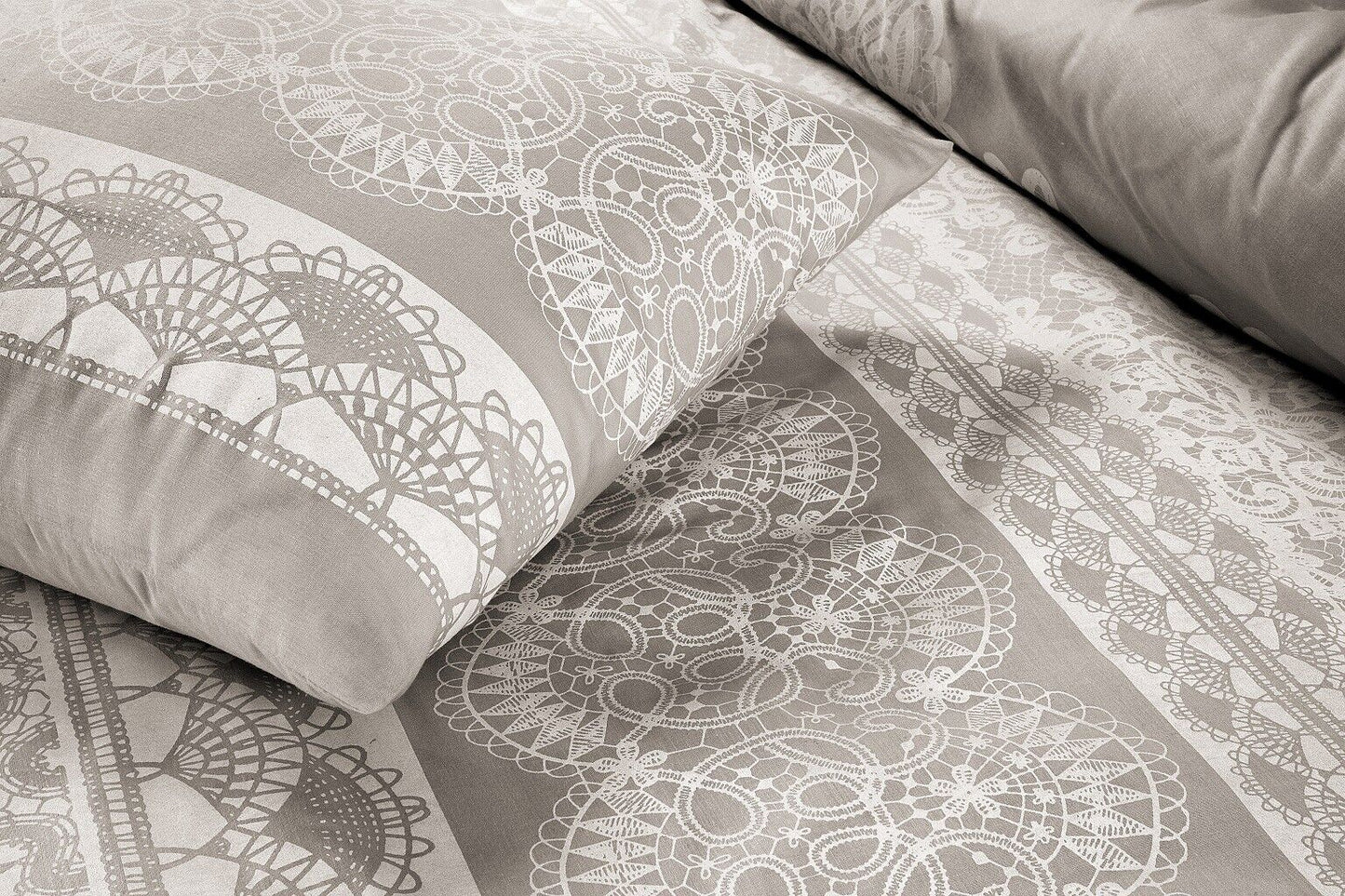 Printed Reversible Aaliyah Floral Duvet Cover Bedding Set With Pillow Case